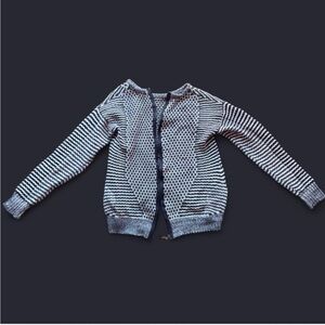 ✨ Black & white Devoted zip up sweater✨